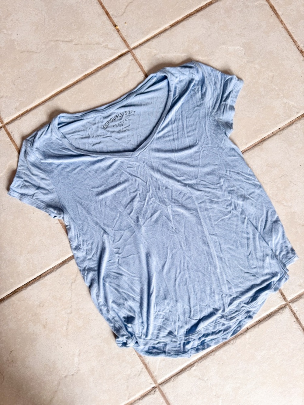 Aeropostale • Seriously Soft V-Neck Tee